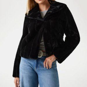 Shop 8 6 Novembre 2025 Ecopelliccia nera Guess